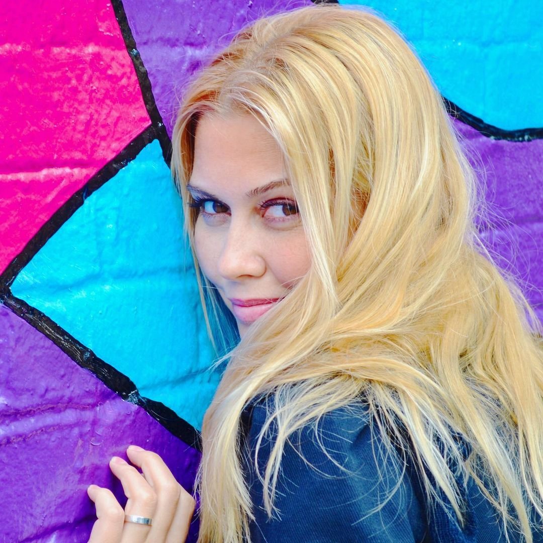 Oyuncu Esra Dermancıoğlu ünlülerin normalleşme tartışmasına isyan etti: Türkiye’deki sanatçıları anlamıyorum, cahilce bir bölünme var 4 Oyuncu Esra Dermancıoğlu ünlülerin normalleşme tartışmasına isyan etti: Türkiye’deki sanatçıları anlamıyorum, cahilce bir bölünme var