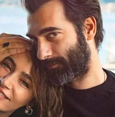 Sıla Gençoğlu ve İlker Kaleli çifti depremzede üç çocuğun 'eğitim masraflarını' üstlendi 5 Sıla-Gençoğlu-ve-İlker-Kaleli-çifti-depremzede-üç-çocuğun-'eğitim-masraflarını'-üstlendi