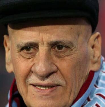 Trabzonspor'un efsanevi teknik direktörlerinden Ahmet Suat Özyazıcı vefat etti 4 Trabzonspor'un-efsanevi-teknik-direktörlerinden-Ahmet-Suat-Özyazıcı,-vefat-etti...-Ahmet-Suat-Özyazıcı-kimdir-
