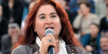 Türk-Halk-Müziği-sanatçısı-Sabahat-Akkiraz-depremde-ablasını-kaybetti--'Yüreğim-paramparça.-Işıklarda-uyu-abla'