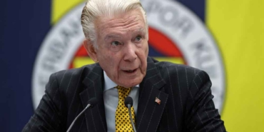 Uğur-Dündar’dan-salonu-ayağa-kaldıran-konuşma--Hiçbir-güç-cumhuriyetin-100.-yılında-Fenerbahçe'nin-şampiyon-olmasını-engelleyemeyecek