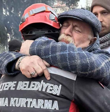 Usta sanatçı Orhan Aydın’ın enkaz altında kalan kızı Eylem Şafak Aydın yaşamını yitirdi 3 Usta-sanatçı-Orhan-Aydın’ın-enkaz-altında-kalan-kızı-Eylem-Şafak-Aydın-yaşamını-yitirdi