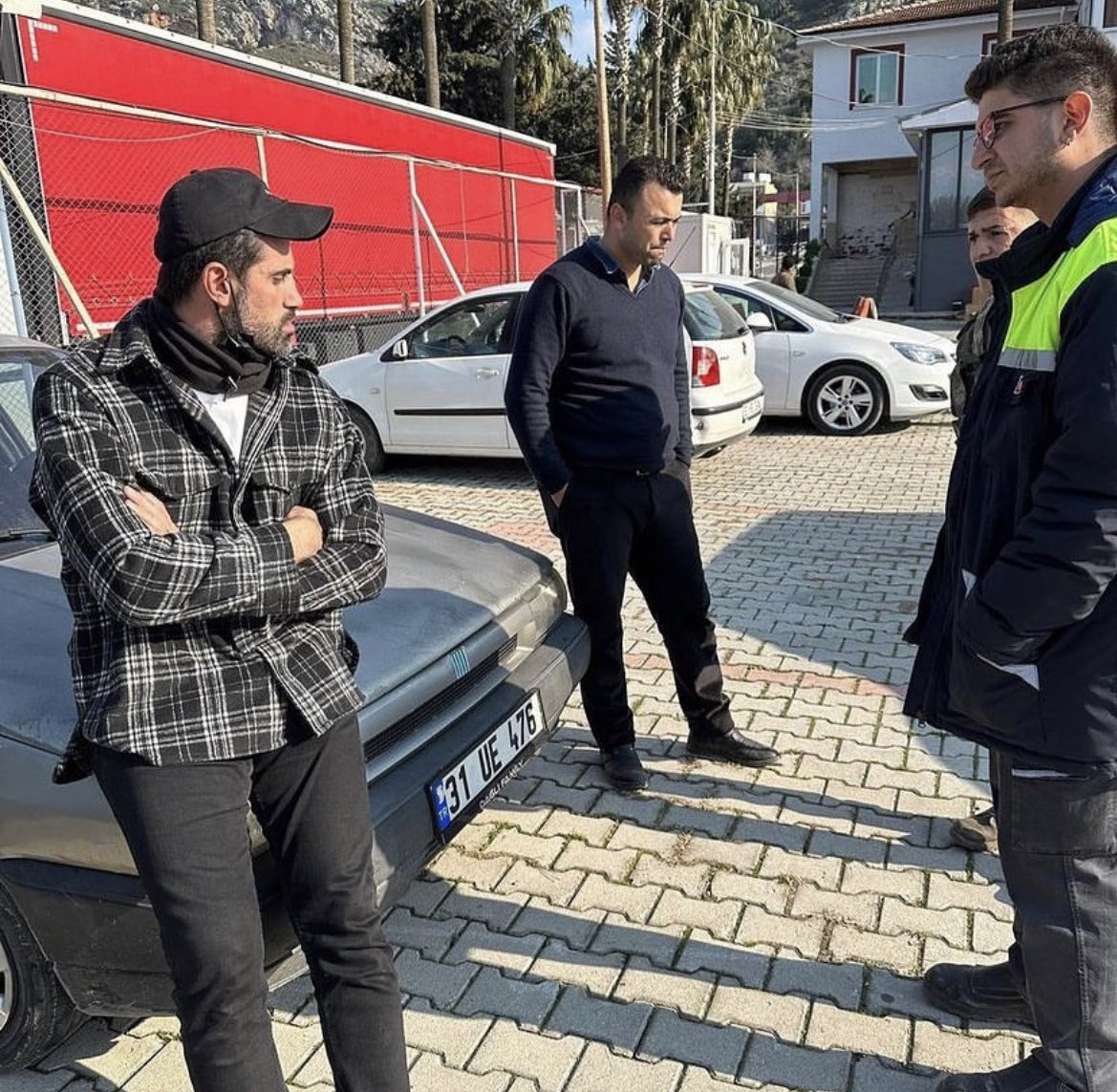Volkan Demirel depremzedelere yardım için Hatay'a geri döndü 3 Volkan Demirel depremzedelere yardım için Hatay'a geri döndü