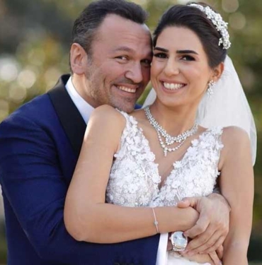 Ali Sunal’dan evlilik yıldönümünde romantik paylaşım: Rüyalarımı gerçeğe dönüştüren Nazlı yârim, seni çok seviyorum 2 Ali-Sunal’dan-evlilik-yıldönümünde-romantik-paylaşım--Rüyalarımı-gerçeğe-dönüştüren-Nazlı-yârim,-seni-çok-seviyorum