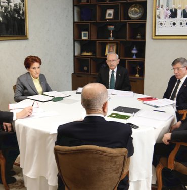Son Dakika... Millet İttifakı'nda 4 parti, CHP listesinden seçime girecek 4 Altılı Masa’nın toplantısından ilk kare geldi! Duvardaki fotoğraf dikkat çekti 2