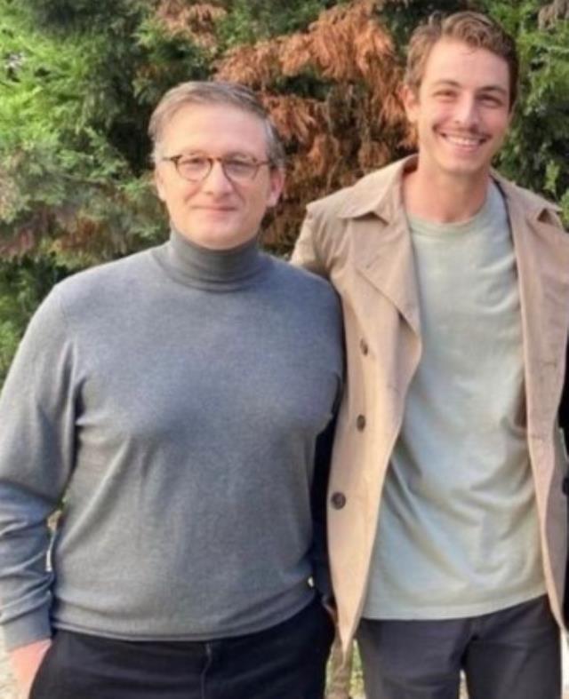 Aşk-ı Memnu filminden ilk fotoğraf geldi! Adnan Bey ve Behlül yan yana… 3 Aşk-ı Memnu filminden ilk fotoğraf geldi! Adnan Bey ve Behlül yan yana…