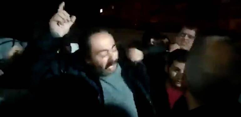 CHP-Malatya-İl-Başkanı-Barış-Yıldız'a-yumruklu-saldırı--'Siz-Allah-bilir-misiniz-'