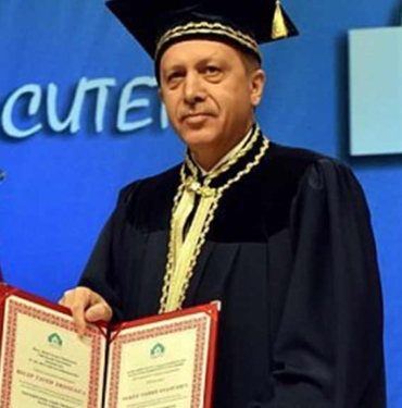 Cumhurbaşkanı-Erdoğan'ın-üniversite-diploması-ve-mezuniyet-belgesi-paylaşıldı-