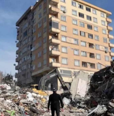 Deprem felaketinde hayatını kaybedenlerin sayısı 50 bini geçti 8 Deprem-felaketinde-hayatını-kaybedenlerin-sayısı-50-bini-geçti