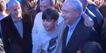 Depremzede-çocuktan-Kılıçdaroğlu'na--Kemal-Abi,-seninle-fotoğraf-çektirelim-de-havamız-olsun