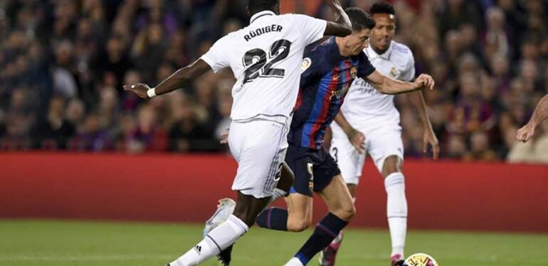 El Clasico'da kazanan Barcelona oldu, şampiyonluğa bir adım daha yaklaştı 6 El-Clasico'da-kazanan-Barcelona-oldu,-şampiyonluğa-bir-adım-daha-yaklaştı