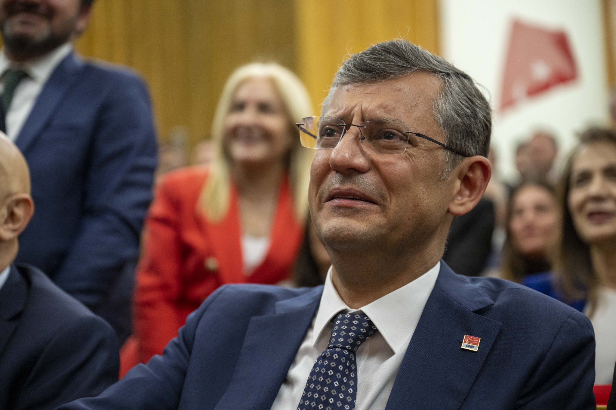 Özgür Özel, Kılıçdaroğlu'nun veda konuşmasında hüngür hüngür ağladı