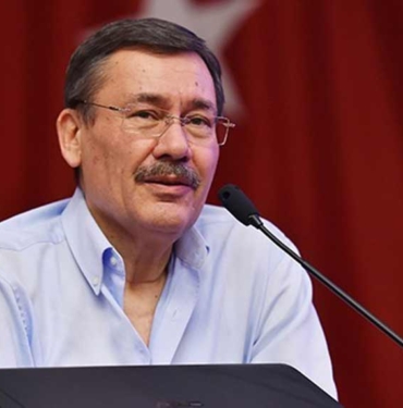 Günleri karıştıran Melih Gökçek sosyal medyada alay konusu oldu: Kadınlar Günü’nde Anneler Günü’nü kutladı 2 Günleri-karıştıran-Melih-Gökçek-sosyal-medyada-alay-konusu-oldu--Kadınlar-Günü’nde-Anneler-Günü’nü-kutladı