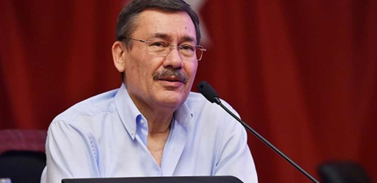 Günleri karıştıran Melih Gökçek sosyal medyada alay konusu oldu: Kadınlar Günü’nde Anneler Günü’nü kutladı 1 Günleri-karıştıran-Melih-Gökçek-sosyal-medyada-alay-konusu-oldu--Kadınlar-Günü’nde-Anneler-Günü’nü-kutladı