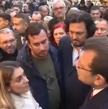 Hataylı depremzede İmamoğlu’nu görünce gözyaşlarını tutamadı: Kimse gelmemişken, biz bir suya muhtaçken sizler oradaydınız 10 Hataylı-depremzede-İmamoğlu’nu-görünce-gözyaşlarını-tutamadı--Kimse-gelmemişken,-biz-bir-suya-muhtaçken-sizler-oradaydınız