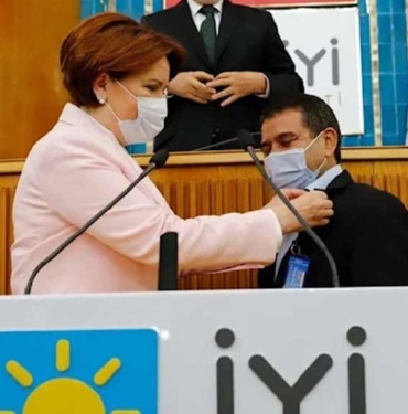 İYİ Parti’de istifa furyası devam ediyor: Aşık Mahzuni Şerif’in oğlu Emrah Mahzuni de istifa etti 8 İYİ-Parti’de-istifa-furyası-devam-ediyor--Aşık-Mahzuni-Şerif’in-oğlu-Emrah-Mahzuni-de-istifa-etti