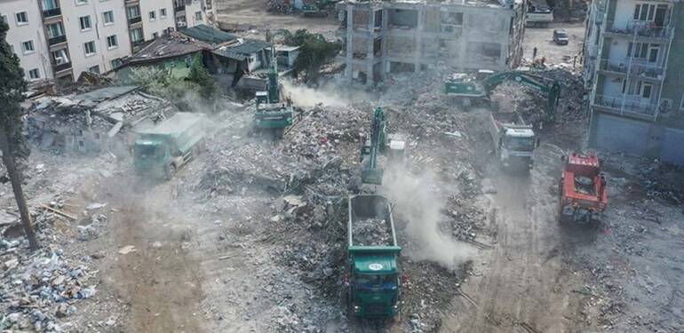 Kahramanmaraş merkezli depremlerde 47 bin 975 kişi hayatını kaybetti