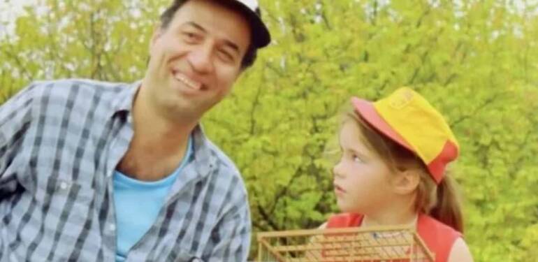 Kemal Sunal ile başrolü paylaşmıştı: "Garip" filminin Fatoş'u Ece Alton'un son hali şaşırttı 1 Kemal-Sunal-ile-başrolü-paylaşmıştı--'Garip'-filminin-Fatoş'unun-son-hali-şaşırttı