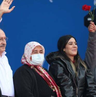 Kılıçdaroğlu'dan '8 Mart Dünya Emekçi Kadınlar Günü' mesajı: "Gelecek sene 8 Mart..." 2 Kılıçdaroğlu'dan-'8-Mart-Dünya-Emekçi-Kadınlar-Günü'-mesajı--'Gelecek-sene-8-Mart...'