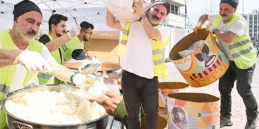 Leyla-ile-Mecnun’un-Erdal-Bakkal’ı-Cengiz-Bozkurt,-21-gündür-afet-bölgesinde-gönüllü-çalışıyor