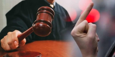 Mahkemeden-emsal-karar--'Orta-parmak-göstermek'-anayasal-haktır