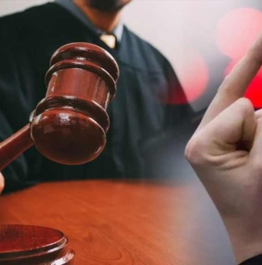Mahkemeden emsal karar: 'Orta parmak göstermek' anayasal haktır 10 Mahkemeden-emsal-karar--'Orta-parmak-göstermek'-anayasal-haktır