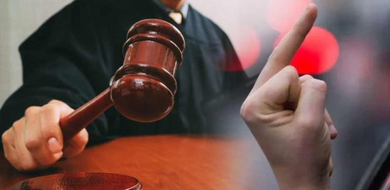 Mahkemeden emsal karar: 'Orta parmak göstermek' anayasal haktır 1 Mahkemeden-emsal-karar--'Orta-parmak-göstermek'-anayasal-haktır