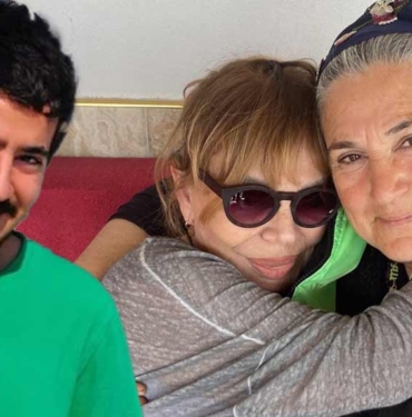 Minik Serçe, büyük yürek: Sezen Aksu, Ali İsmail Korkmaz’ın ailesini ziyaret etti 8 Minik-Serçe,-büyük-yürek--Sezen-Aksu,-Ali-İsmail-Korkmaz’ın-ailesini-ziyaret-etti