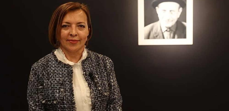 Nazender Süzer Gökçe, dedesi Aşık Veysel'i anlattı: Dedemin çok ünlü bir ozan olduğunu bilmiyorduk 1 Nazender-Süzer-Gökçe,-dedesi-Aşık-Veysel'li-anlattı--Dedemin-çok-ünlü-bir-ozan-olduğunu-bilmiyorduk