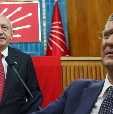Özgür Özel, Kılıçdaroğlu'nun veda konuşmasında hüngür hüngür ağladı 9 Özgür-Özel,-Kılıçdaroğlu'nun-veda-konuşmasında-hüngür-hüngür-ağladı-