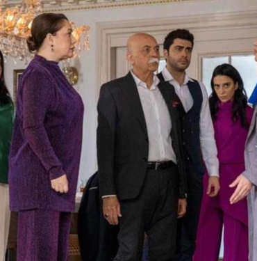 RTÜK kadına şiddet sahneleri nedeniyle Kızılcık Şerbeti’ne ceza verdi, dizinin oyuncuları tepki gösterdi: Utanç verici 4 RTÜK-kadına-şiddet-sahneleri-nedeniyle-Kızılcık-Şerbeti’ne-ceza-verdi,-dizinin-oyuncuları-tepki-gösterdi--Utanç-verici