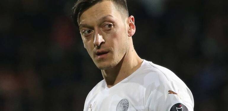 Son Dakika: Mesut Özil futbolu bıraktığını açıkladı