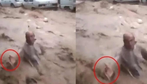 Sosyal medya bu görüntüleri konuşuyor: Sele kapılan kişiye el uzatmak yerine video çekti!