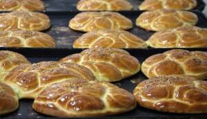 Tekirdağ'da nohut mayası kullanılarak üretilen ramazan çöreği geleneği yaşatılıyor