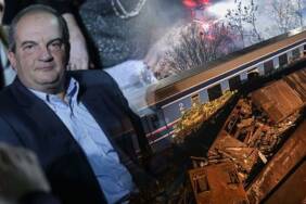 Tren kazasında en az 36 kişi hayatını kaybetmişti... Yunanistan Ulaştırma Bakanı Kostas Karamanlis istifa etti 5 Tren-kazasında-en-az-36-kişi-hayatını-kaybetmişti...-Yunanistan-Ulaştırma-Bakanı-Karamanlis-istifa-etti