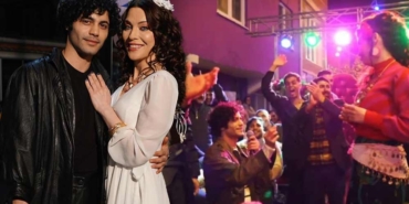 Ünlü-oyuncu-Arzu-Yanardağ’a-sette-evlilik-teklifi-sürprizi