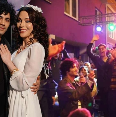 Ünlü-oyuncu-Arzu-Yanardağ’a-sette-evlilik-teklifi-sürprizi
