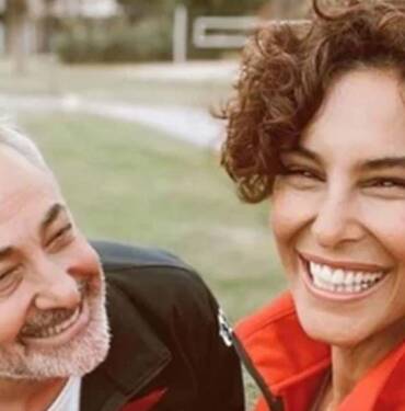 Arzum-Onan'dan-Mehmet-Aslantuğ-ile-boşanıyor-iddialarına-yanıt--“30-yıla-yakın-zamandır-sevdiğim-adamın...'