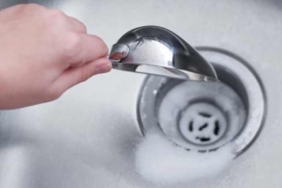 Banyo ve mutfak giderlerinden gelen kötü kokuya son! 10 dakikada söküp atıyor… 9 Banyo-ve-mutfak-giderlerinden-gelen-kötü-kokuya-son!-10-dakikada-söküp-atıyor…