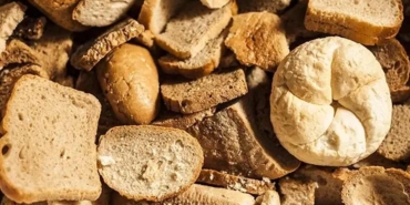 Bayat-ekmekleri-sakın-çöpe-atmayın!-İşte-bayat-ekmek-ile-yapabileceğiniz-5-nefis-yemek-tarifi…