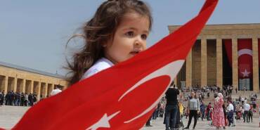 Beşiktaş,-Fenerbahçe-ve-Galatasaray'dan-23-Nisan-Ulusal-Egemenlik-ve-Çocuk-Bayramı-mesajı