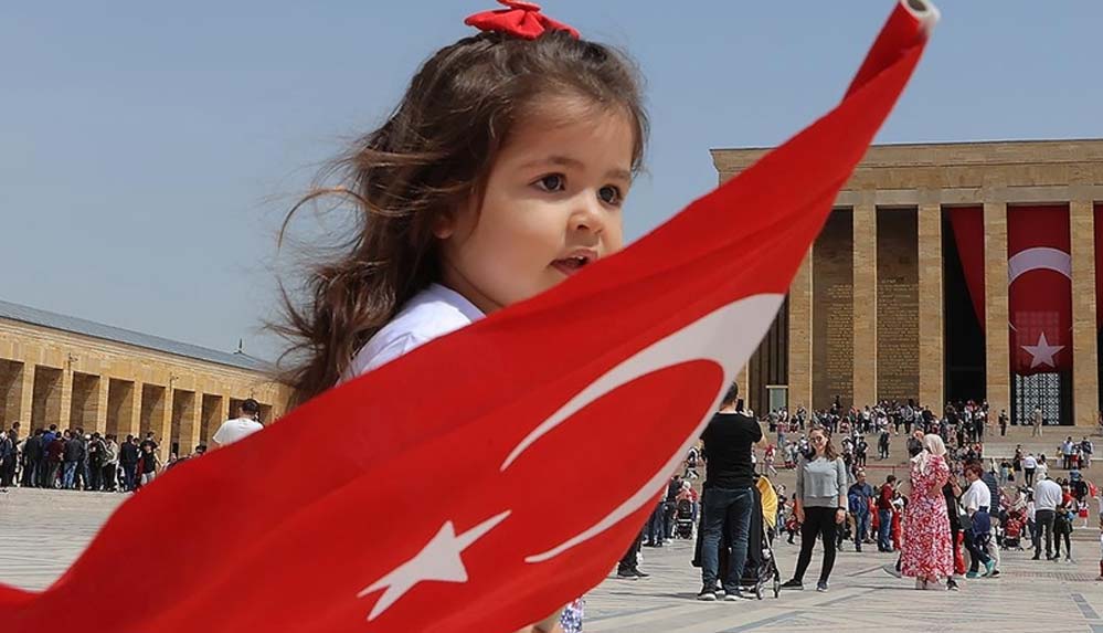 Beşiktaş, Fenerbahçe ve Galatasaray'dan 23 Nisan Ulusal Egemenlik ve Çocuk Bayramı mesajı