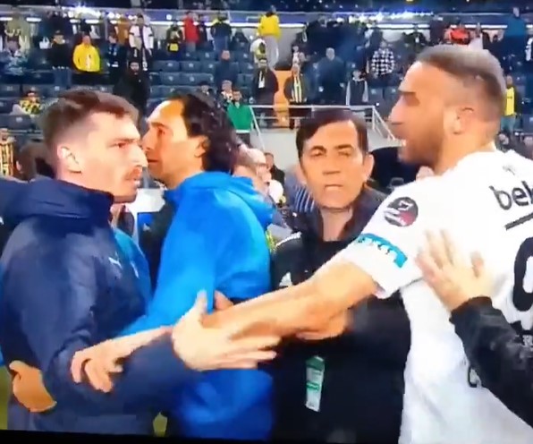 Beşiktaş mağlubiyetinden sonra Mert Hakan’dan beIN Sports kameramanına olay hareket! Söylediği sözlere tepki yağdı