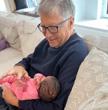 Bill Gates, torunuyla ilk fotoğrafını paylaştı 8 Bill-Gates,-torunuyla-ilk-fotoğrafını-paylaştı-