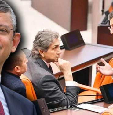 CHP’li Özgür Özel Meclis'te AKP sıralarına gitti: “Koltuklar sağlam mı, burada oturacağız” 2 CHP’li-Özgür-Özel-AKP-sıralarına-gitti--“Koltuklar-sağlam-mı,-burada-oturacağız”