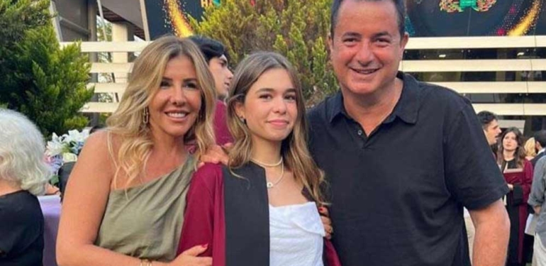 Çocuklarıyla pozunu paylaşan Acun Ilıcalı’nın eski eşi Zeynep Yılmaz'dan "Kızların daha kapalı giyinmiş" yorumuna tepki! 6 Çocuklarıyla-pozunu-paylaşan-Acun-Ilıcalı’nın-eski-eşi-Zeynep-Yılmaz'dan-'Kızların-daha-kapalı-giyinmiş'-yorumuna-tepki!