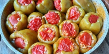 En-kolay-biber-dolması-tarifi!-Ne-çiğ-oluyor-ne-de-dibine-tutuyor