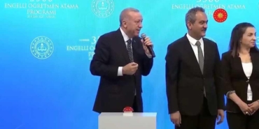 Engelli-öğretmen-atama-töreninde-Erdoğan’dan-skandal-sözler--Ama-sen-pek-engelliye-benzemiyorsun