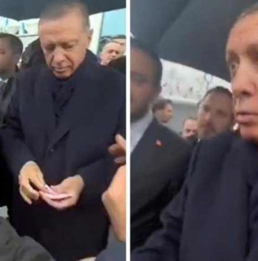 Erdoğan-çocuklara-para-dağıtırken,-elindeki-paraya-uzanan-kişiye-sinirlendi--Ayıp-ya-ayıp!