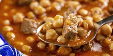 Esnaf-lokantalarının-vazgeçilmezi--İşte-lokum-gibi-lokanta-usulü-etli-nohut-yemeği-tarifi